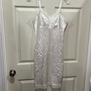RICHFORM Vtg White Full Slip, 42, Lace, nylon- adj straps